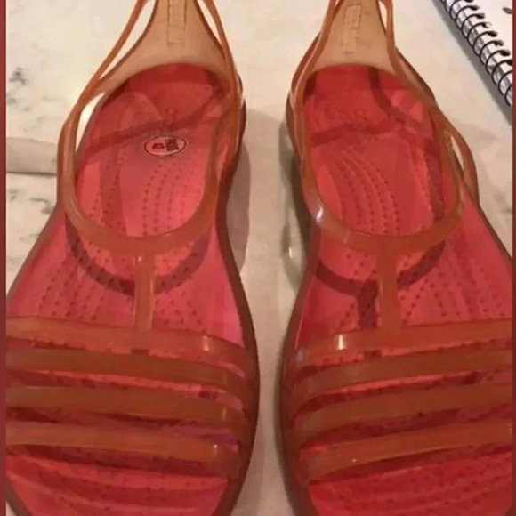 Isabella Peach Orange Crocs Size 6 - Picture 1 of 3